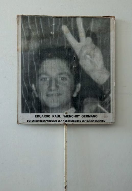 Pancarta utilizada por la familia en las manifestaciones por Memoria, Verdad y Justicia (Contradesaparecido - Gustavo Germano)