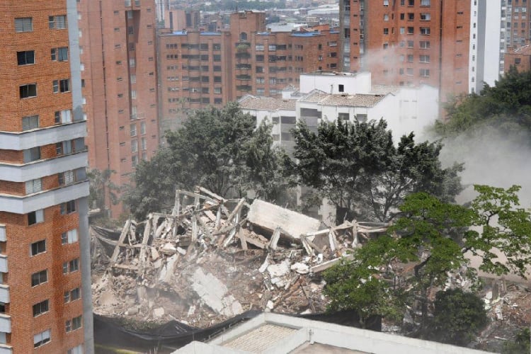 El edificio Mónaco fue demolido en 2019 durante la alcaldía de Federico Gutiérrez - crédito Colprensa