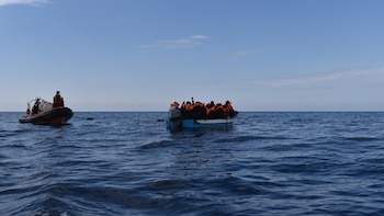 Mueren seis personas tras hundirse una embarcación que trasladaba a migrantes frente a las costas de Libia