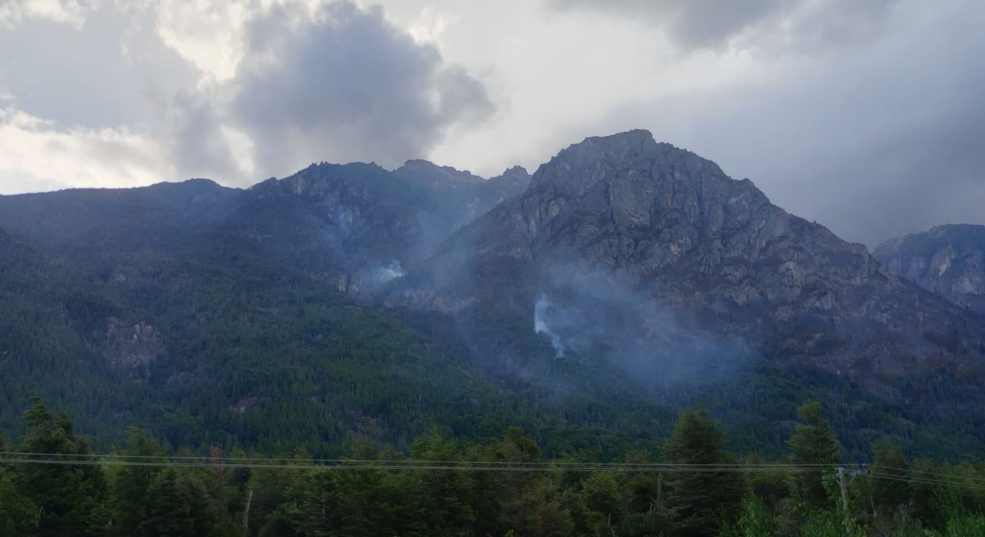 Gran parte del foco fue contenido, pero las autoridades continuarán con las tareas para evitar que se reactive el fuego