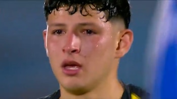 Tuvo un gesto de fair play, el público lo abucheó, sus compañeros le recriminaron y terminó llorando