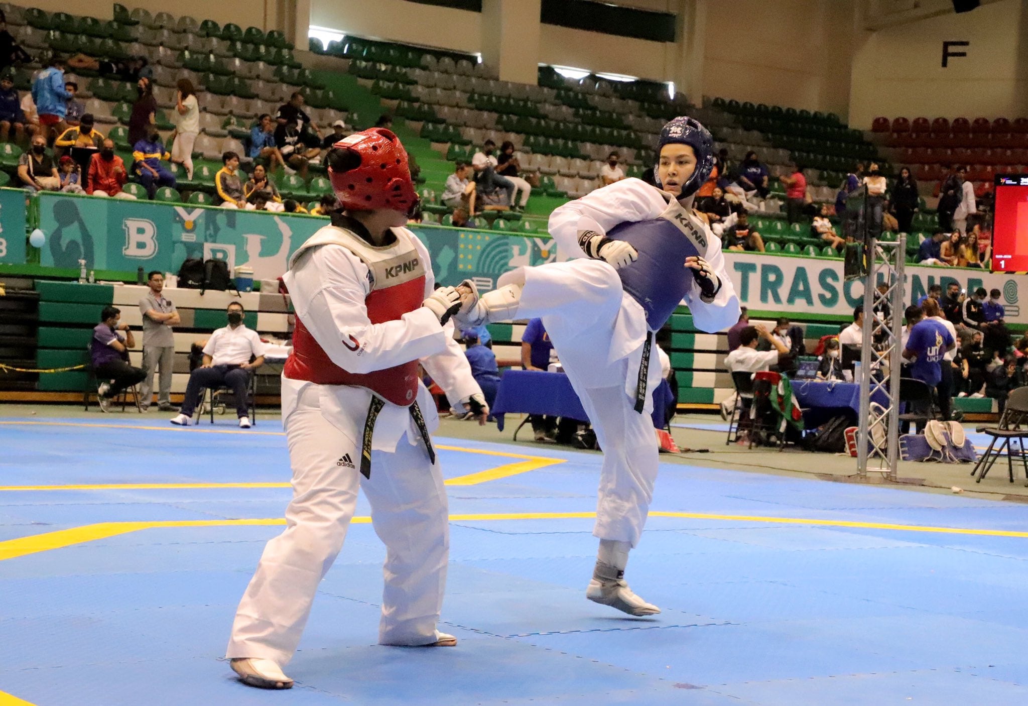 Algunas de las primeras en volver fueron: fútbol soccer, americano, basquetbol, rugby, remo, canotaje, ciclismo, béisbol, voleibol de playa, grupos de animación, entre otros (Foto: Twitter/@DeporteUNAM)