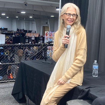 Lindsay Wagner continúa activa en