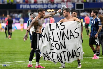 Giovanni Lo Celso fue el encargado de levantar la bandera que inició loa investigación de la FIFA (AP Foto/Rebecca Blackwell)