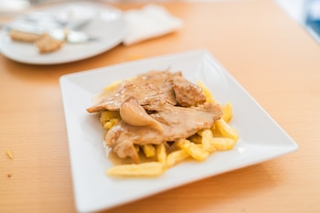 Tapa de solomillo de cerdo al whisky, un clásico de la gastronomía de taberna sevillana