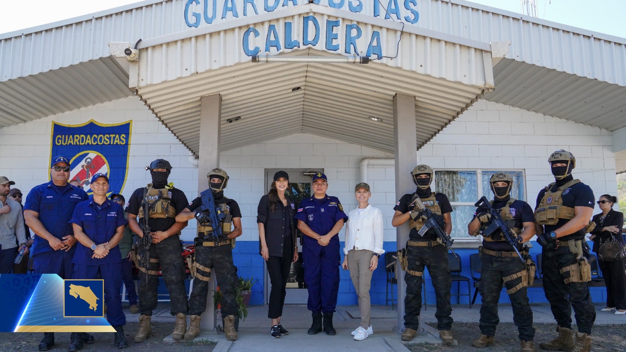 Kristi Noem supervisó la instalación de nuevos sistemas de escaneo en puertos clave como Puerto Caldera y APM Terminals para combatir el narcotráfico. ( Cortesía: Gobierno de Costa Rica)