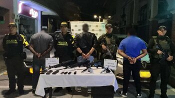 Tres hombres transportaban armamento de