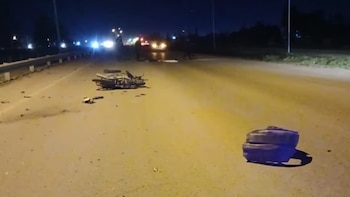 Una joven murió al chocar con su moto contra un auto: era madre de dos hijos