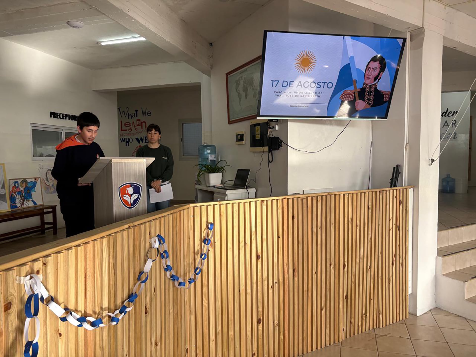 “Cuando empezamos a limitar los celulares, la diferencia entre los recreos era notoria: el primero, sin teléfonos, era más bullicioso y con más diálogo; el segundo, cuando podían usarlos, mucho más silencioso”, cuenta Arigoni