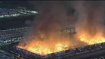 Incendio en depósito de Kimberly-Clark en California: un trabajador acusado de causar daños millonarios en protesta por bajos salarios