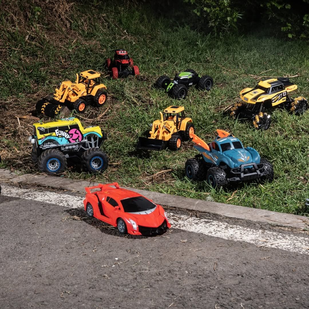 La línea de carros a control remoto de Toy Logic permite que padres e hijos compartan aventuras mientras desarrollan habilidades motrices y coordinación. - crédito Toy Logic