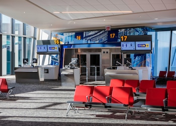 Autoridades de LaGuardia destacan que la asistente digital absorbe consultas repetitivas sin reemplazar el trato humano en la terminal (Jeff Goldberg, Esto)