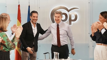 Borja Sémper se reincorpora a Génova tras diez meses de baja por un cáncer y retoma su actividad política