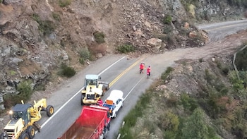 Derrumbe en la Ruta 40 de Neuquén: hay corte total en el tramo de los Siete Lagos