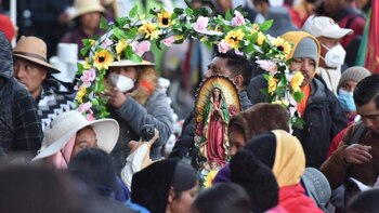 Cientos de fieles a la