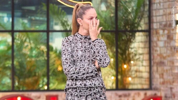 La conductora lanzó una indirecta a Belén Alonso, nueva jurado, generando polémica en el programa - crédito Canal RCN