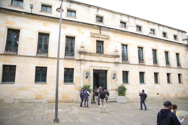 Cancillería adjudica contrato millonario a Skynet y crecen dudas por inconsistencias