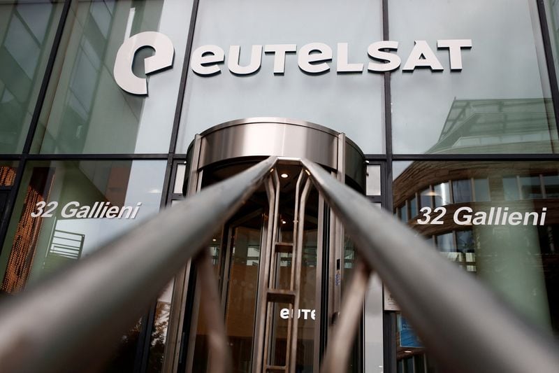 Eutelsat pedirá hasta 229 satélites OneWeb adicionales a Airbus Defence and Space y sumará sensores de OroraTech para detectar incendios (REUTERS/Gonzalo Fuentes/File Photo)