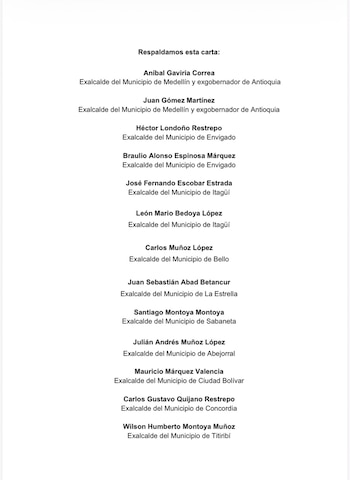 La carta fue firmada por decenas de exmandatarios locales de municipios de distintas subregiones del departamento, entre ellos los exalcaldes de Medellín y exgobernadores de Antioquia Aníbal Gaviria Correa y Juan Gómez Martínez - crédito Carta abierta exalcaldes de Antioquia