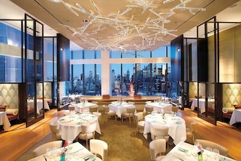 La ciudad concentra la mayor cantidad de restaurantes distinguidos por Michelin en la región.