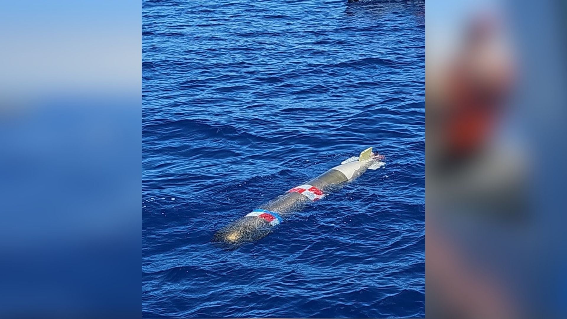 El torpedo se localizó cuando flotaba a la deriva. Foto: Marina