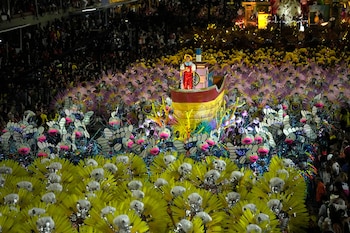 Performers from the Sao Clemente