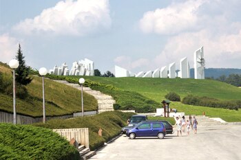 Monumento en Kadinjača, en donde