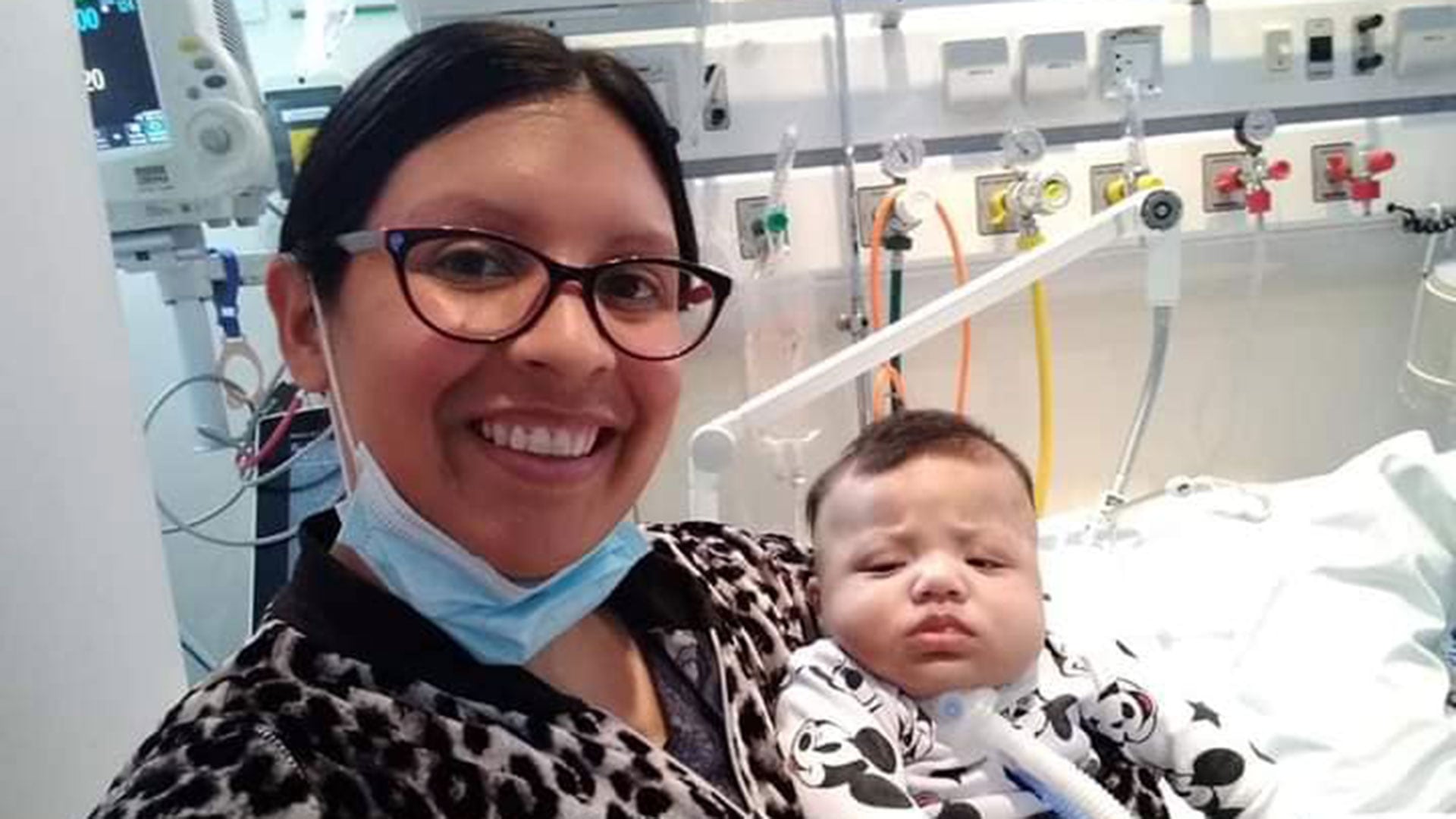 Natalia junto a su hijo, Erick