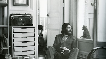 Julio Cortázar, escritor argentino: “El único sentimiento que no es verdaderamente nuestro es la esperanza; le pertenece a la vida, es la vida misma defendiéndose”
