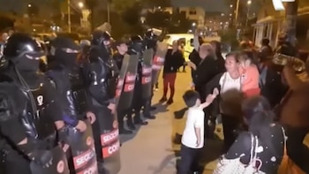 Comas: ambulantes desalojados se enfrentan