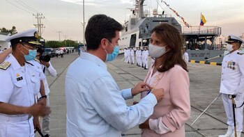 Marta Lucía Ramírez, junto al