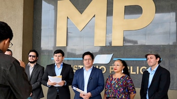 ONG presenta denuncias ante el Ministerio Público por incumplimientos de transparencia en municipalidades guatemaltecas