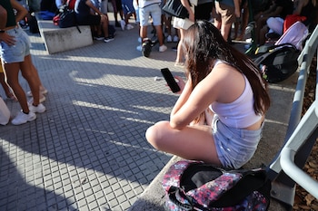 Una niña el primer día de inicio del curso escolar, en la Escuela Aula Balear, a 11 de septiembre de 2024, en Palma de Mallorca. (Isaac Buj / Europa Press)