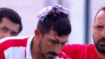El insólito accidente que sufrió el entrenador de arqueros de Unión en el banco de suplentes durante el partido con Sarmiento