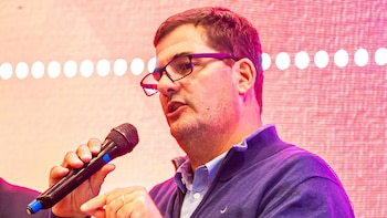 Eugenio Burzaco y una novela entre la Alemania nazi y la Argentina de posguerra: “La historia se repite como tragedia si olvidamos sus lecciones”