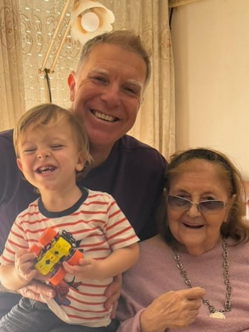"Gracias por el amor con el que abrazaste a tus nietos que son mis hijos y parte de tu sangre", escribió Alejandro en su despedida