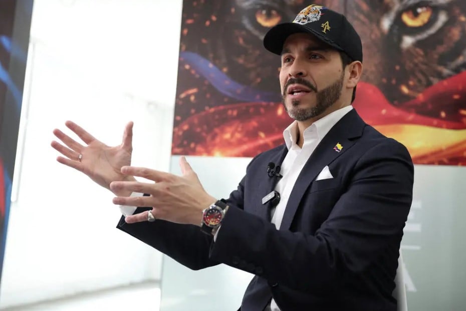 Abelardo de la Espriella, candidato de derecha, se enfrenta a un candidato del partido de Gustavo Petro (Luisa González)