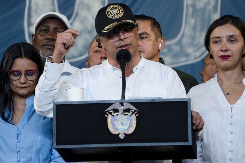 El presidente de Colombia, Gustavo Petro, estuvo rodeado de criminales en evento oficial en Medellín - crédito Sebastian Marmolejo/Reuters