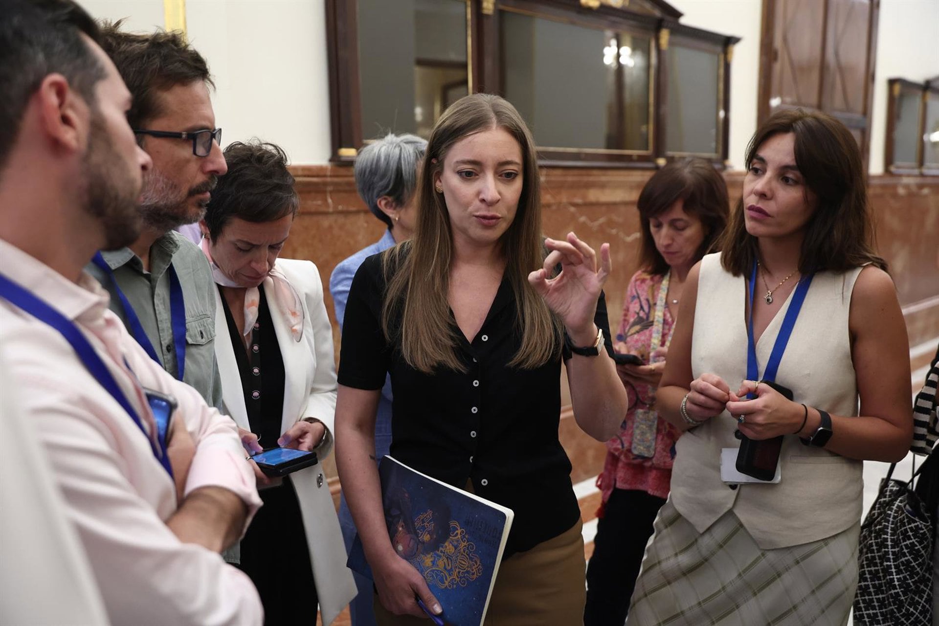 10/09/2026 La portavoz del PP en el Congreso, Ester Muñoz, atiende a los medios durante una sesión plenaria en el Congreso de los Diputados, a 10 de septiembre de 2026, en Madrid (España). El Congreso da luz verde a la proposición de ley para conceder la nacionalidad española a los saharauis nacidos cuando el Sáhara Occidental se encontraba bajo administración española, una iniciativa que podría beneficiar a unas 80.000 personas y que se debate y vota en plena tensión con Marruecos por la crisis de Ceuta y después del varapalo judicial a la denominada 'ley de nietos'.
POLITICA
Eduardo Parra - Europa Press