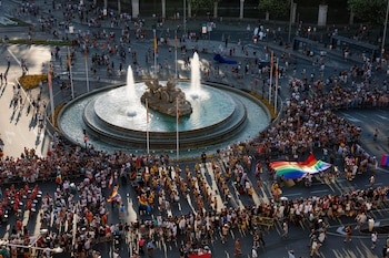 Vista general de la manifestación del Orgullo LGTBI+ en Madrid. (EFE/ J.J.Guillén)