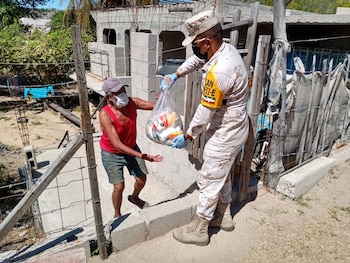 Ejército Mexicano apoya en la distribución despensas Foto: Sedena