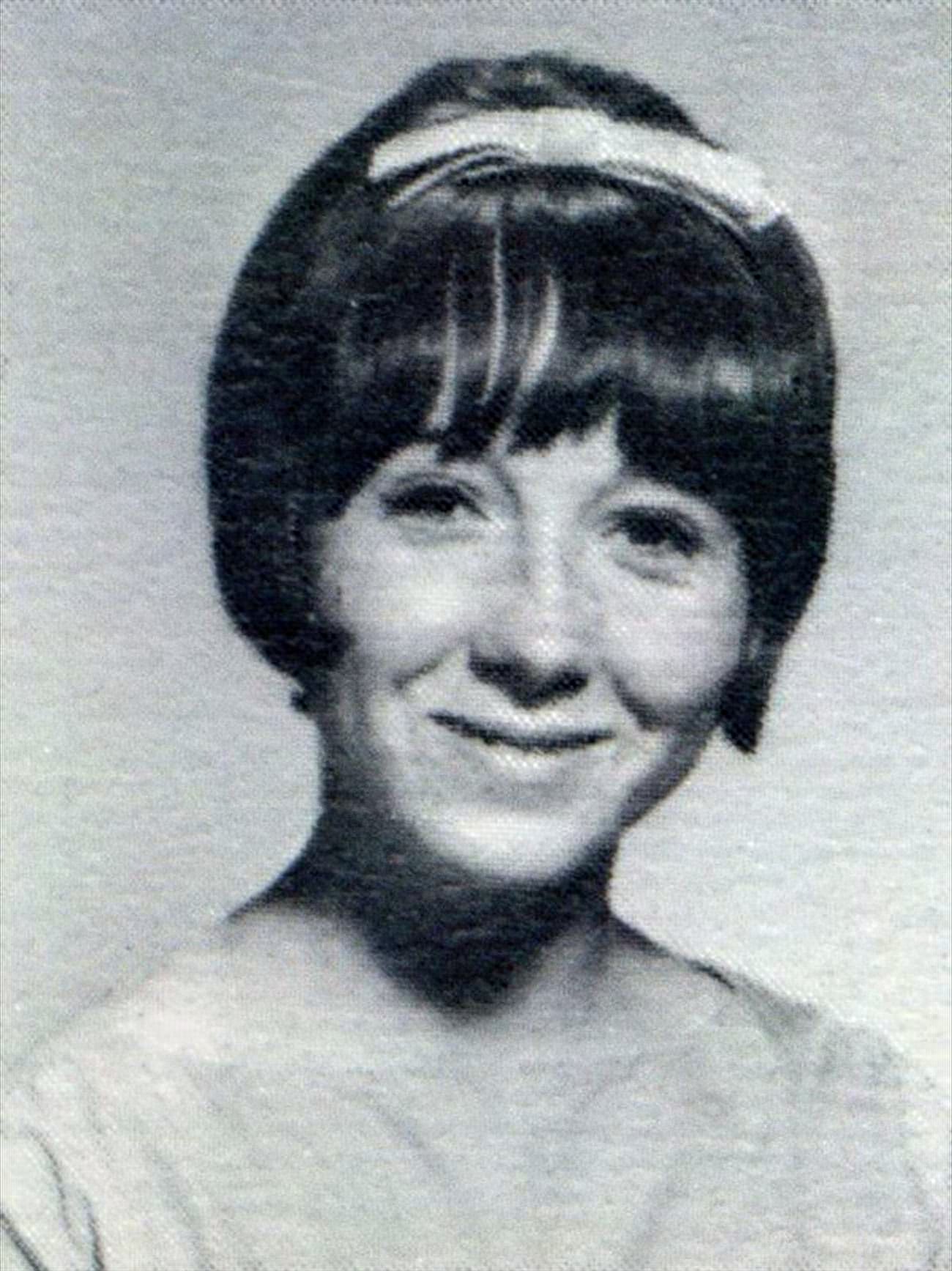 Fromme, con su característica cabellera rojiza, se convirtió en una de las integrantes más reconocibles de la llamada “Familia Manson”