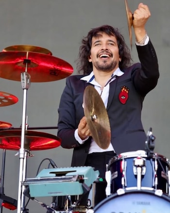 Elohim Corona forjó su carrera como baterista desde la infancia bajo la influencia de su padre y la agrupación ISIS en la Ciudad de México (IG)