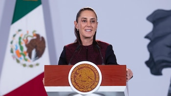 Sheinbaum critica a oposición por votar contra reforma que prohíbe doble nacionalidad, adelanta que regulación de IA es la siguiente
