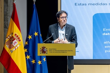 10/08/2026 El ministro para la Transformación Digital y de la Función Pública, Óscar López, presenta un avance de las consultas que la ciudadanía ha realizado entre enero y junio de este año al servicio 017 'Tu ayuda en Ciberseguridad', en el Ministerio para la Transformación Digital y de la Función Pública, a 10 de agosto de 2026, en Madrid (España). Este canal de comunicación gratuito, gestionado por el Instituto Nacional de Ciberseguridad (INCIBE) del ministerio, está dirigido a ciudadanía, empresas, profesionales, menores y su entorno, con asesoramiento técnico, legal y psicosocial, y sirve para resolver dudas e incidencias relacionadas con el uso de Internet y las tecnologías.
POLITICA
Ricardo Rubio - Europa Press