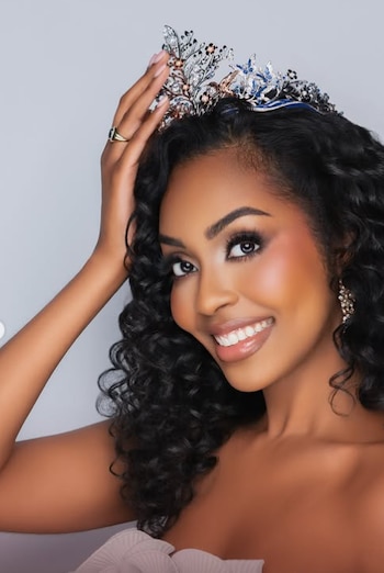 La modelo y abogada tica utilizó sus redes sociales desde Colombia para agradecer las muestras de cariño y confirmar que está bien (Cortesía: Mariale Acosta).