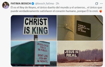 Cuatro carteles con mensajes cristianos en inglés: "CHRIST IS KING", "POWER IN THE NAME OF JESUS", "JESUS DIED FOR U", y "JESUS IS REAL"