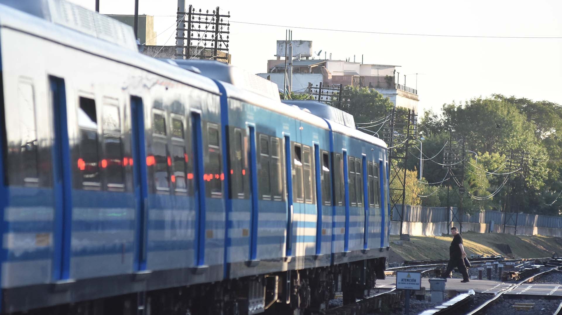 La demanda por daños y perjuicios apuntó contra la empresa concesionaria del servicio ferroviario y contra el Estado Nacional por el incidente en el tren. (Foto de archivo: DYN)