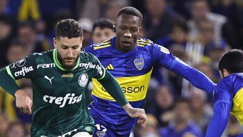 Luis Advíncula fue titular en