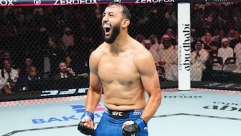 El mexicano Dominick Reyes noquea a Azamat Murzakanov en el primer asalto durante UFC 333